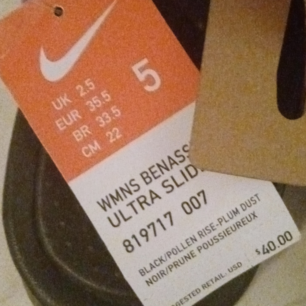 SOLD!! Nike Woman's Benassi Slides - Picture 4 of 4